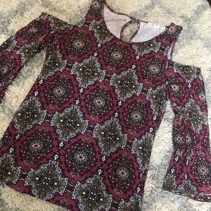 Open shoulder print long sleeve top
